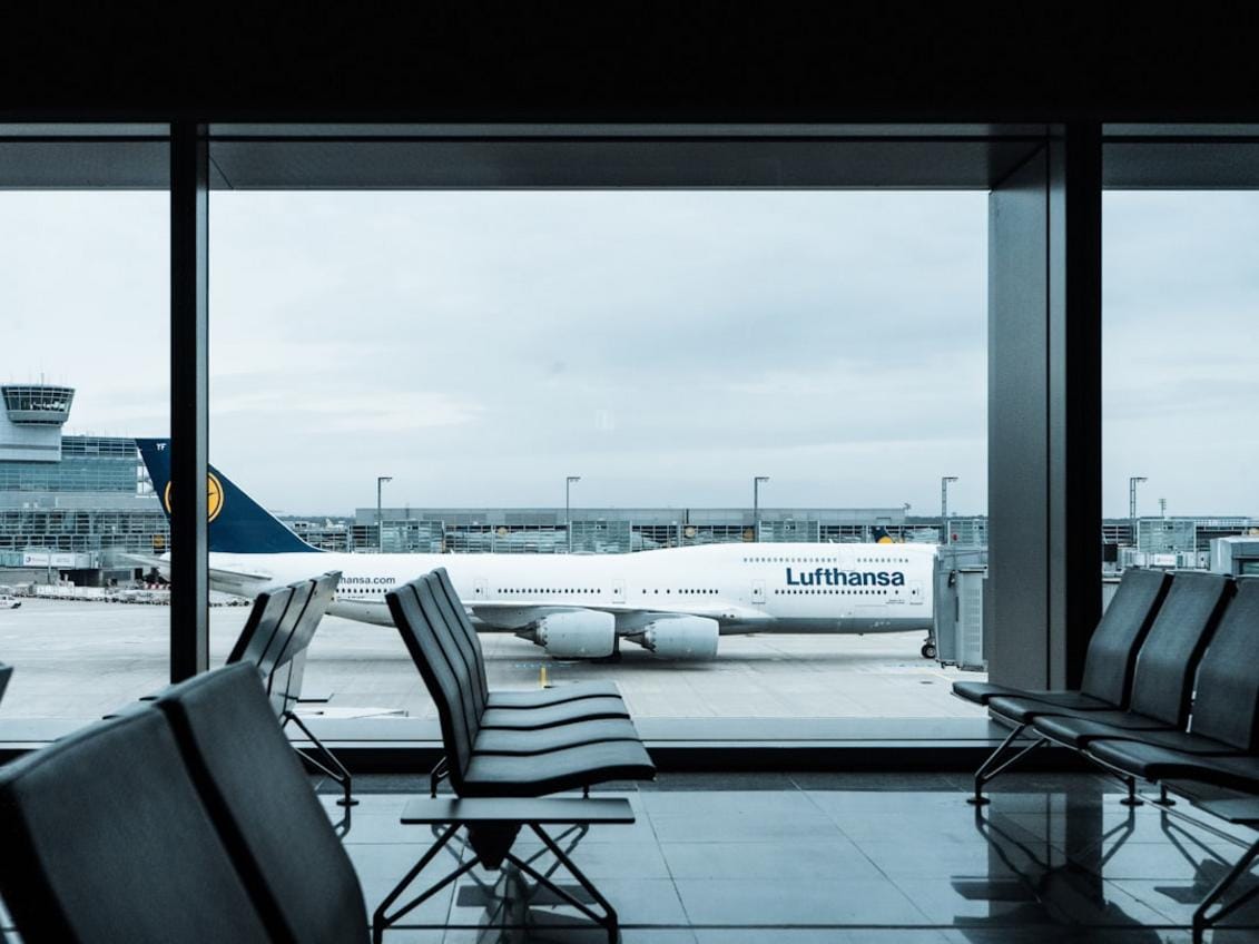 sağlık turizmi Havalimanından çıkış yapan yabancı hastalar, İstanbul'un modern ve ferah araçlarıyla şehir merkezine ulaşırken, şehir yaşamını deneyimliyor.
